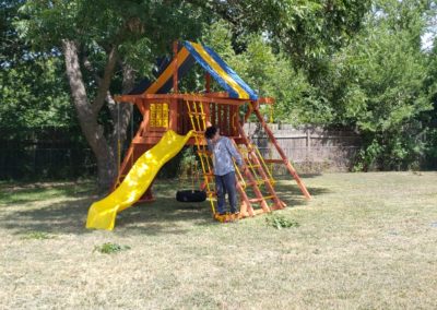 Farm-and-yard-parrot-island-playground-tarp-roof-customer-1