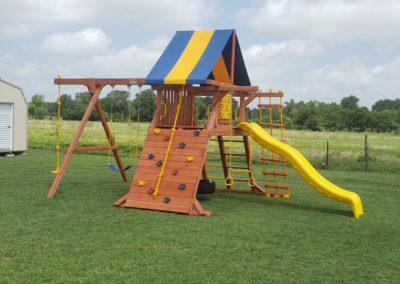 Farm-and-yard-parrot-island-playground-tarp-roof-customer-2