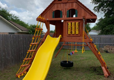 farm-and-yard-parrot-island-treehouse-wood-roof-customer-9