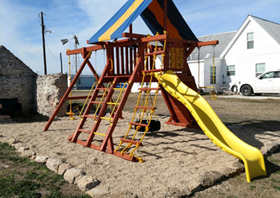 Farm-and-yard-central-texas-parrot-playground-customer-16