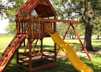 farm-and-yard-central-texas-parrot-island-fort-wood-roof-playground-customer-5